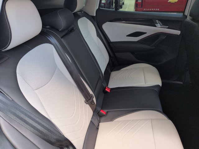 Used 2025 Volkswagen Tiguan SE AWD/4WD image 19