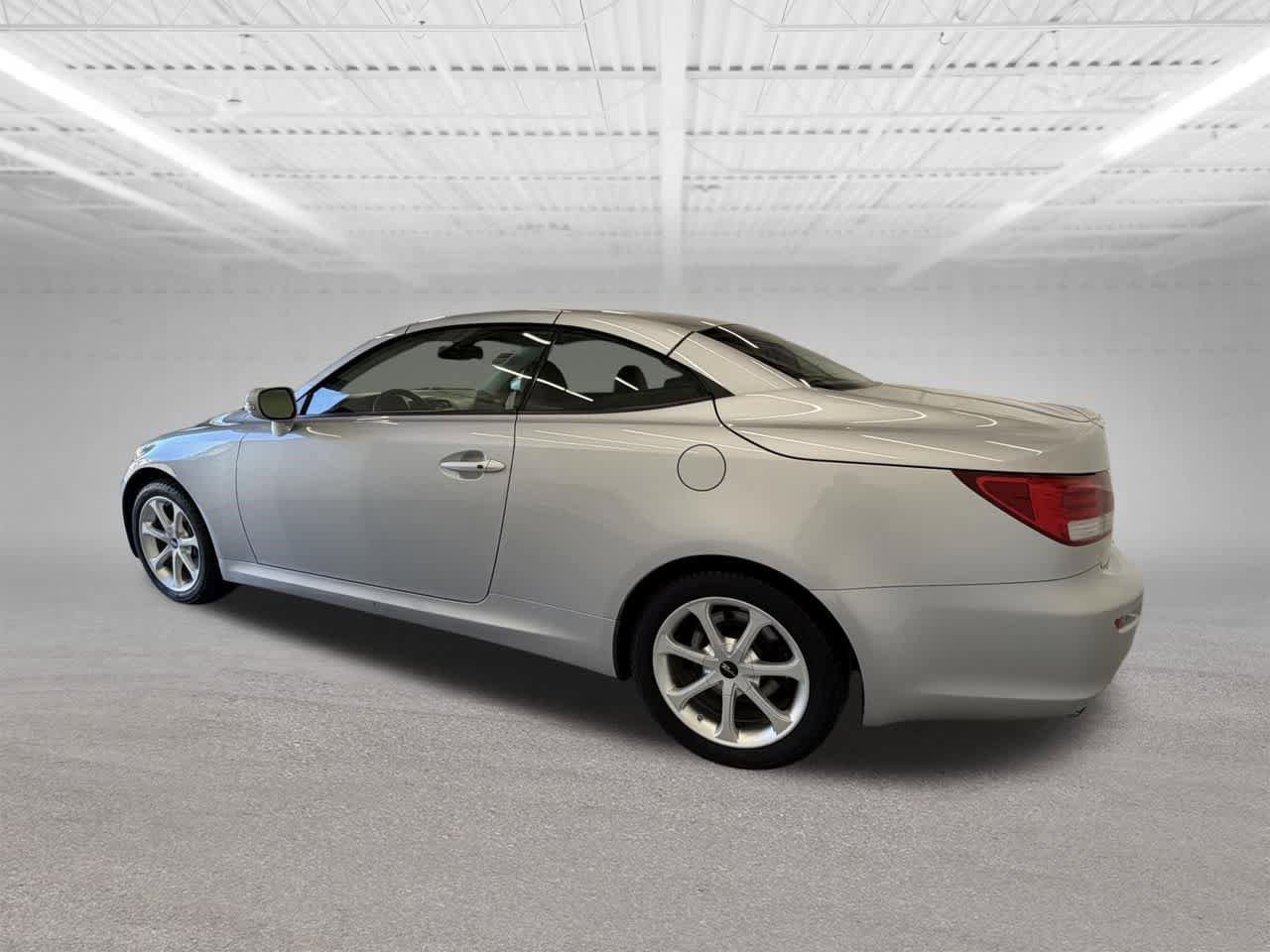 Used 2011 Lexus IS 250C w/ Luxury Pkg RWD image 3