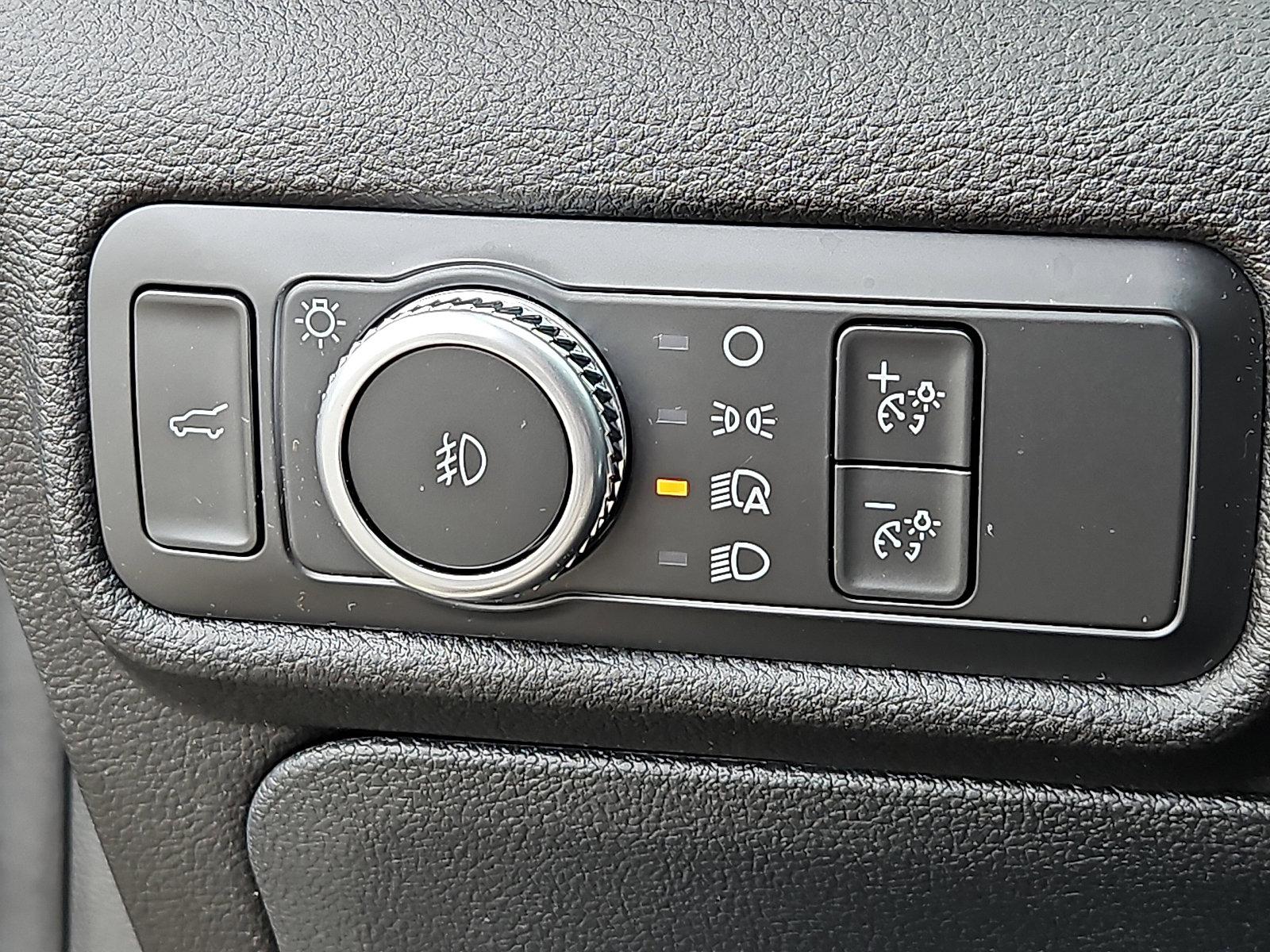 Certified 2022 Ford Explorer XLT w/ Equipment Group 202A image 24