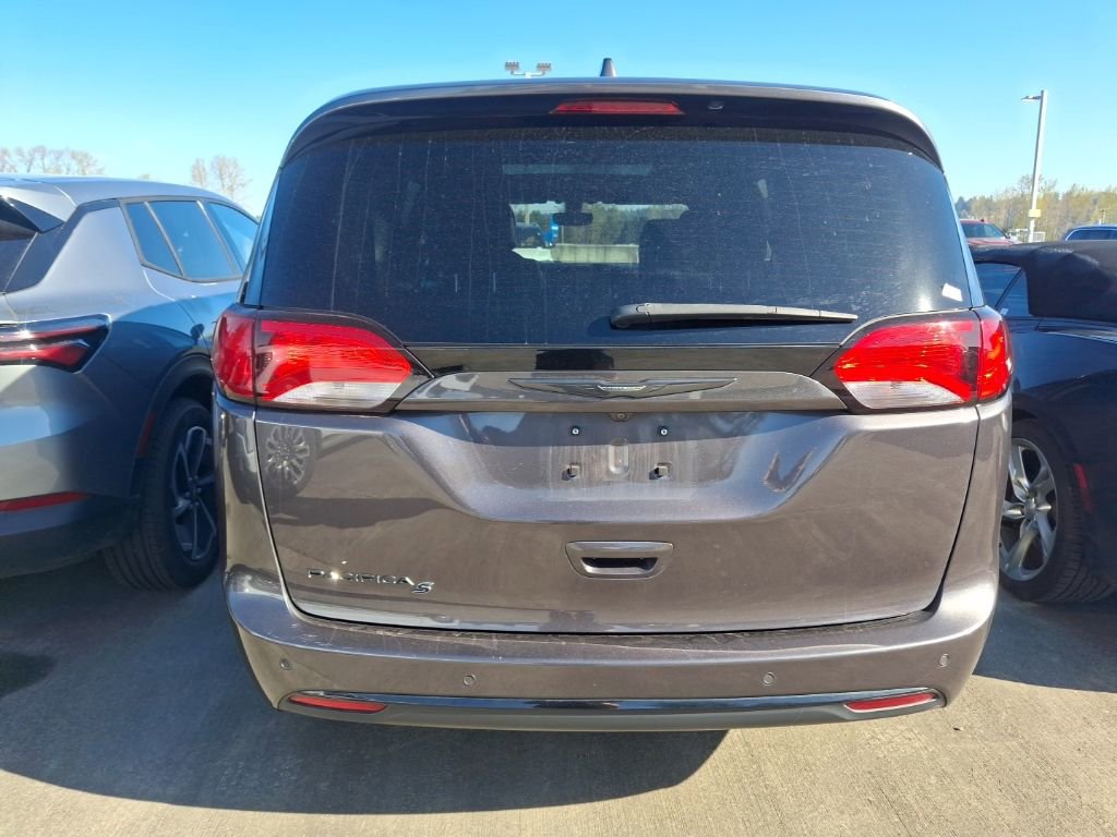 Used 2019 Chrysler Pacifica Touring-L Plus w/ S Appearance Package image 8
