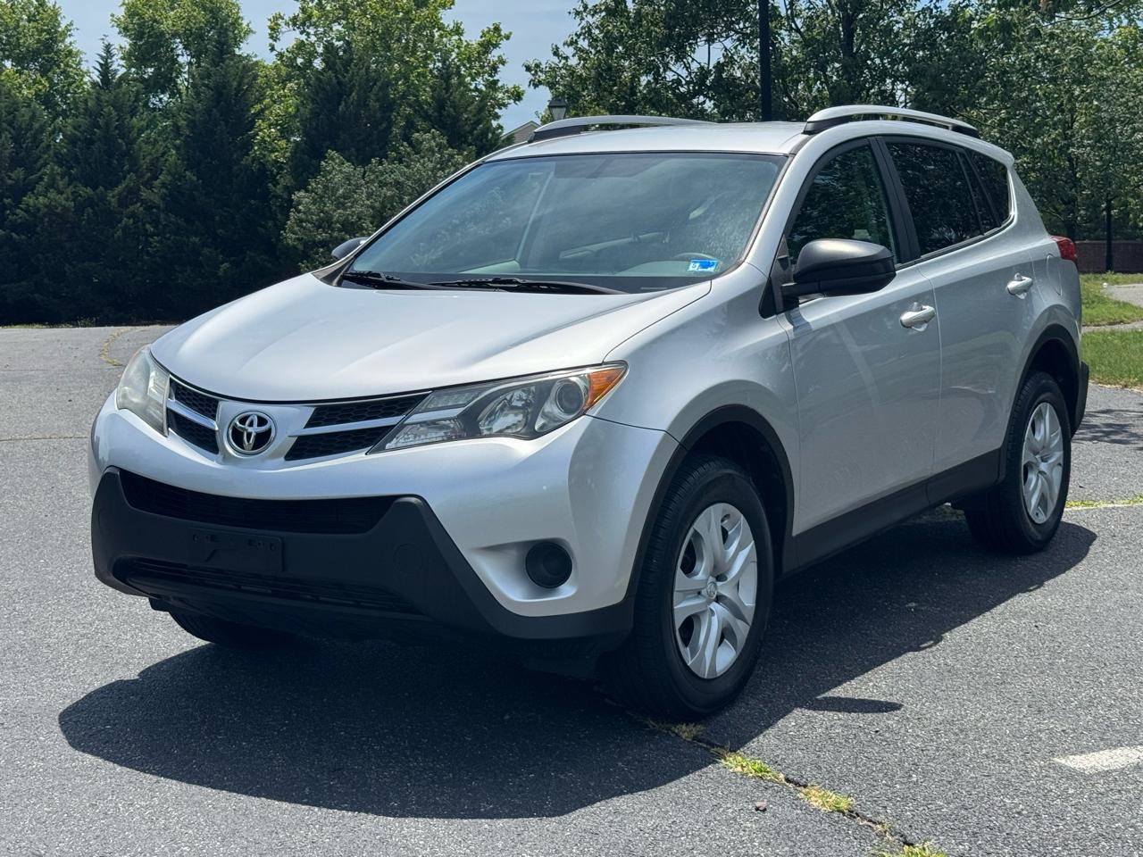 Used 2013 Toyota RAV4 LE AWD/4WD image 2