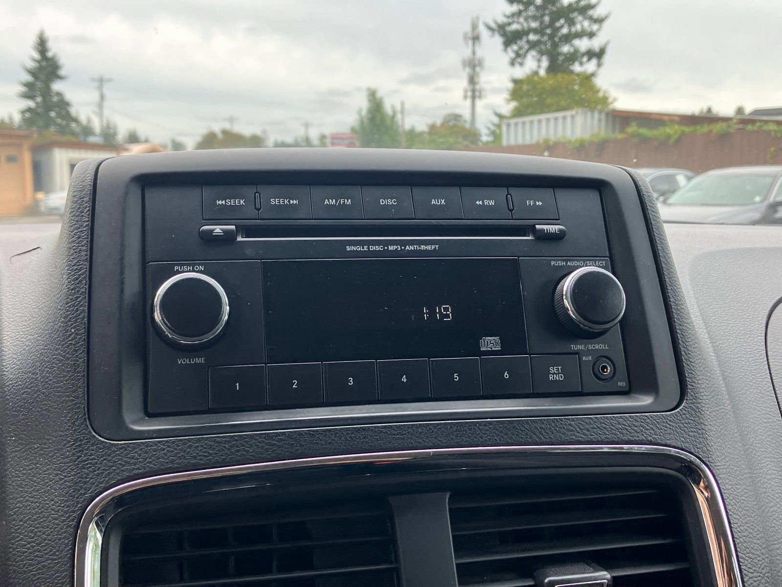 Used 2014 Dodge Grand Caravan American Value Package FWD image 27