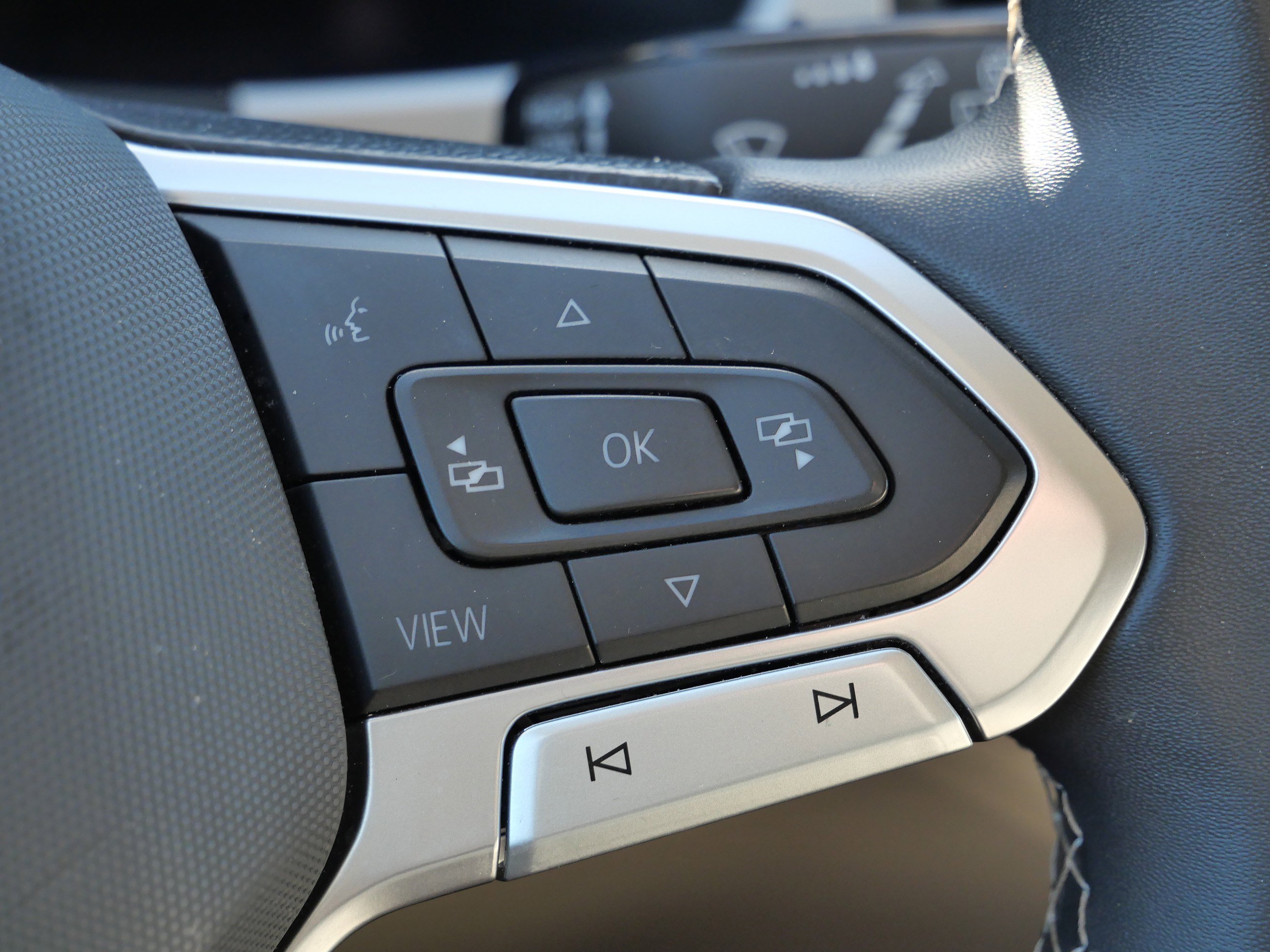 Used 2022 Volkswagen Atlas SE image 31