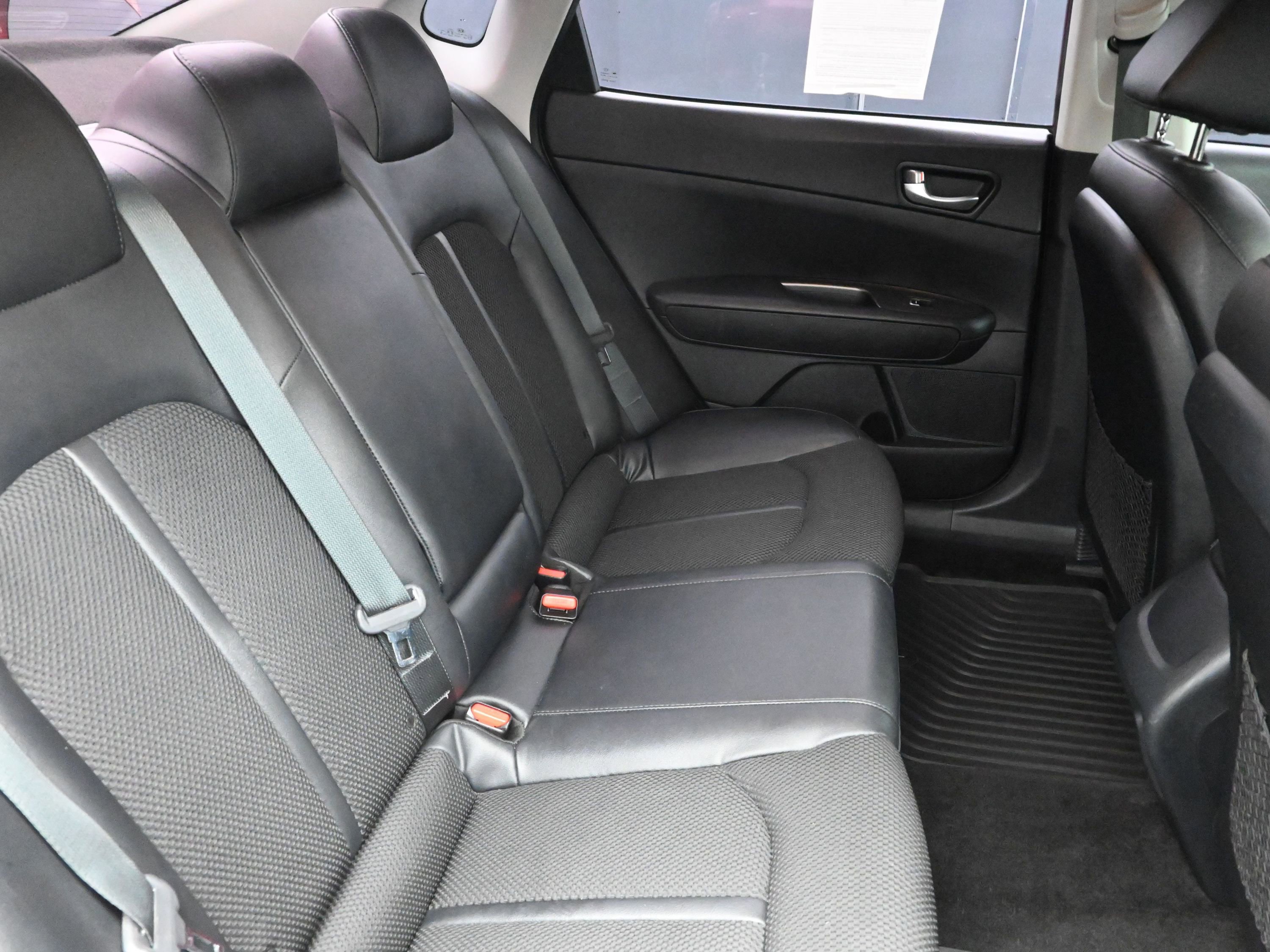 Used 2019 Kia Optima S image 26