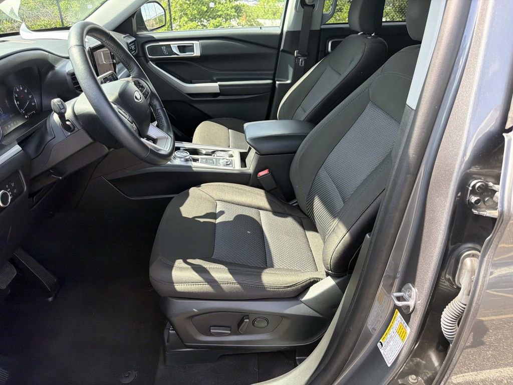 Used 2023 Ford Explorer XLT AWD/4WD image 22