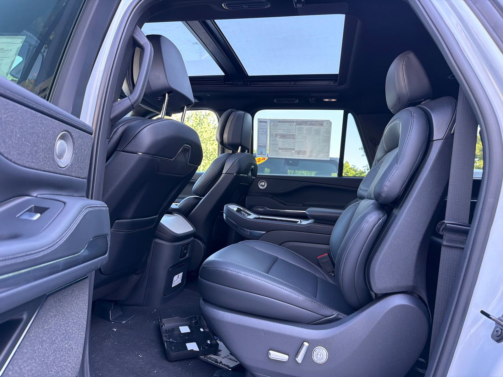 New 2026 Lincoln Navigator L Reserve w/ Jet Appearance Package AWD/4WD image 19