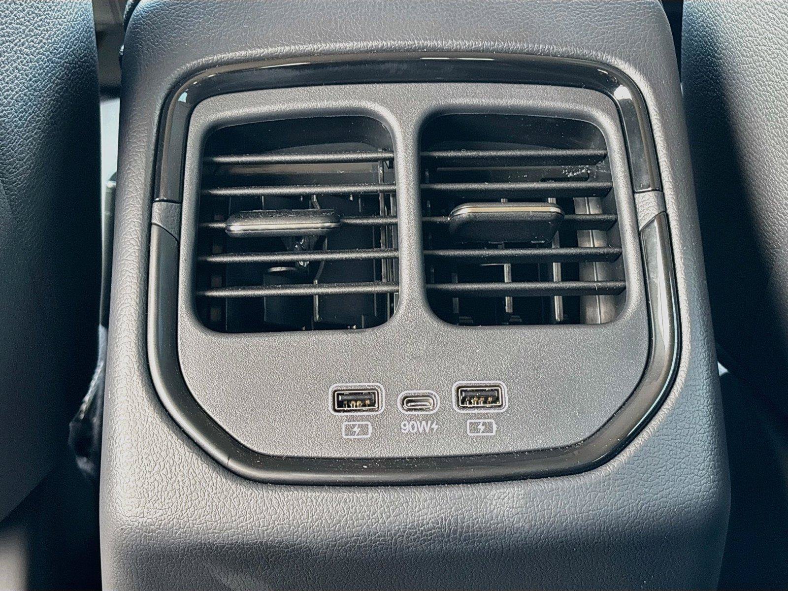 New 2027 VinFast VF 8 Eco AWD/4WD image 25