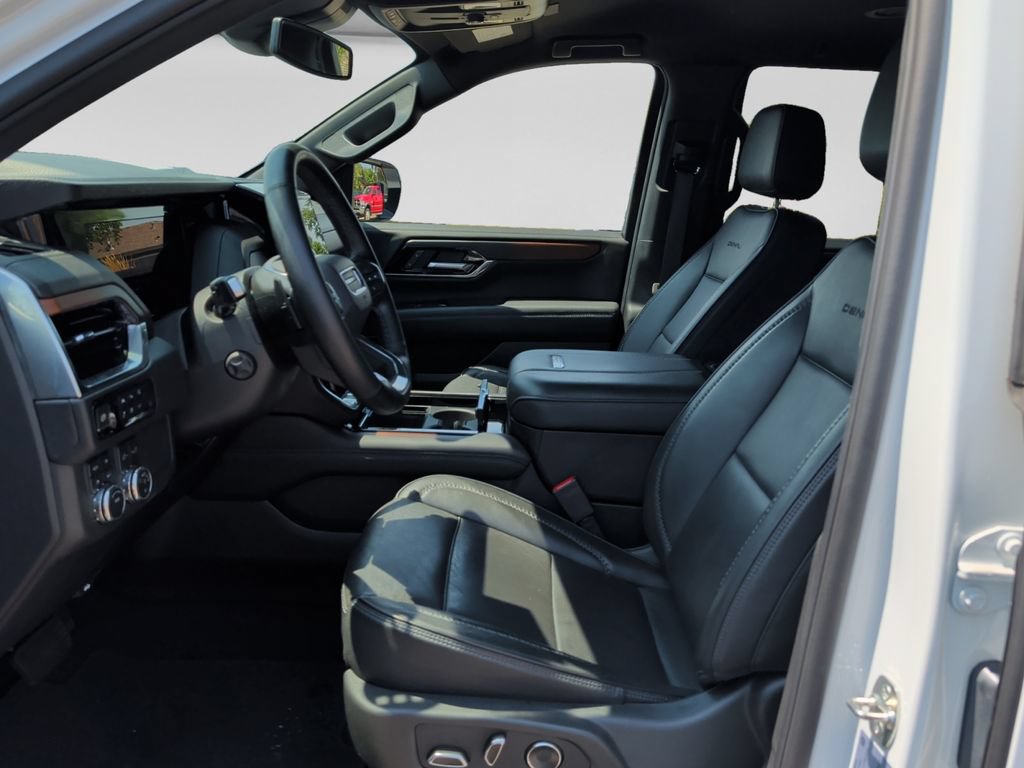 Used 2025 GMC Yukon Denali AWD/4WD image 11