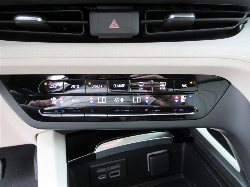 Used 2023 Buick Envision Avenir image 26