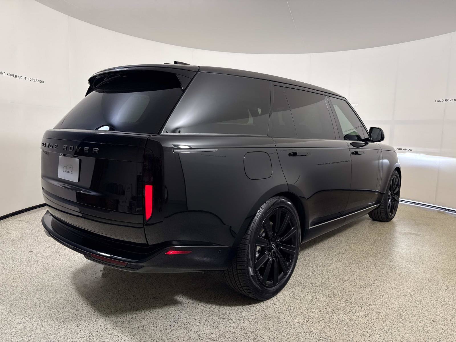 New 2027 Land Rover Range Rover Long Wheelbase SE AWD/4WD image 5