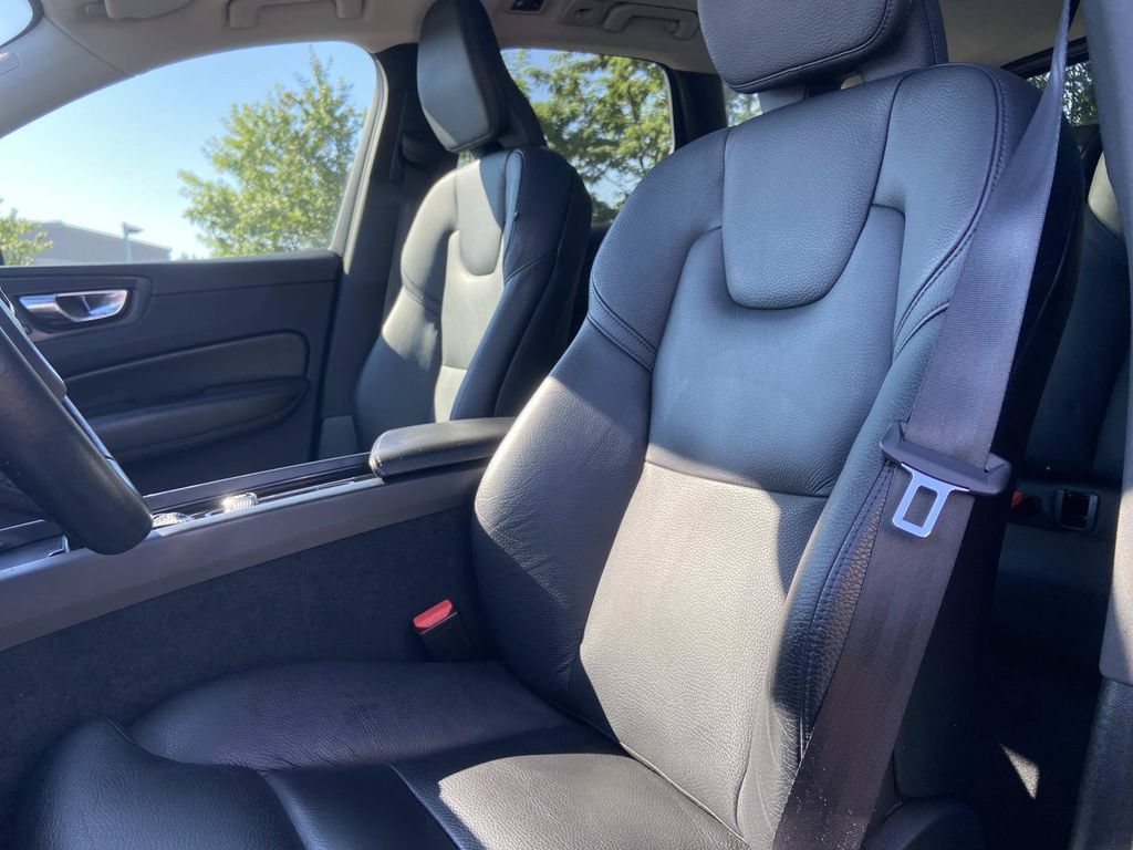 Used 2019 Volvo XC60 T6 Momentum w/ Premium Package AWD/4WD image 23