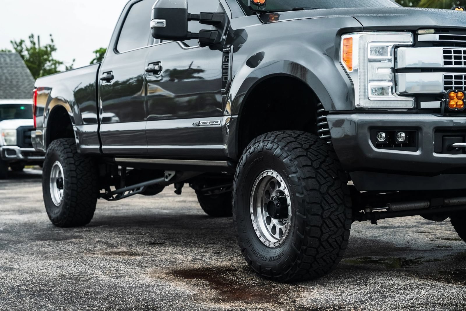 Used 2017 Ford F250 Platinum w/ Platinum Ultimate Package AWD/4WD image 3