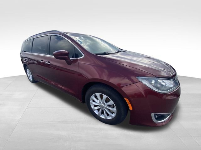 Used 2018 Chrysler Pacifica Touring Plus FWD image 14