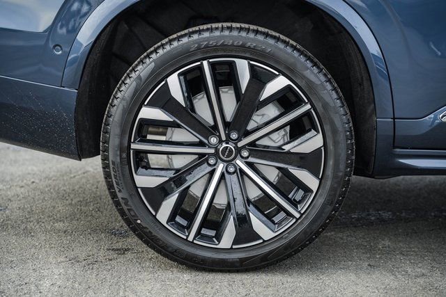 New 2026 Volvo XC90 B6 Plus w/ Protection Package Premier image 18