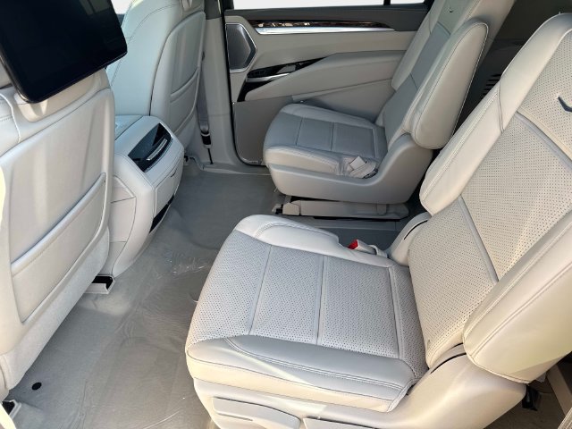 New 2026 Cadillac Escalade ESV Platinum Sport w/ LPO, ONYX Package AWD/4WD image 15