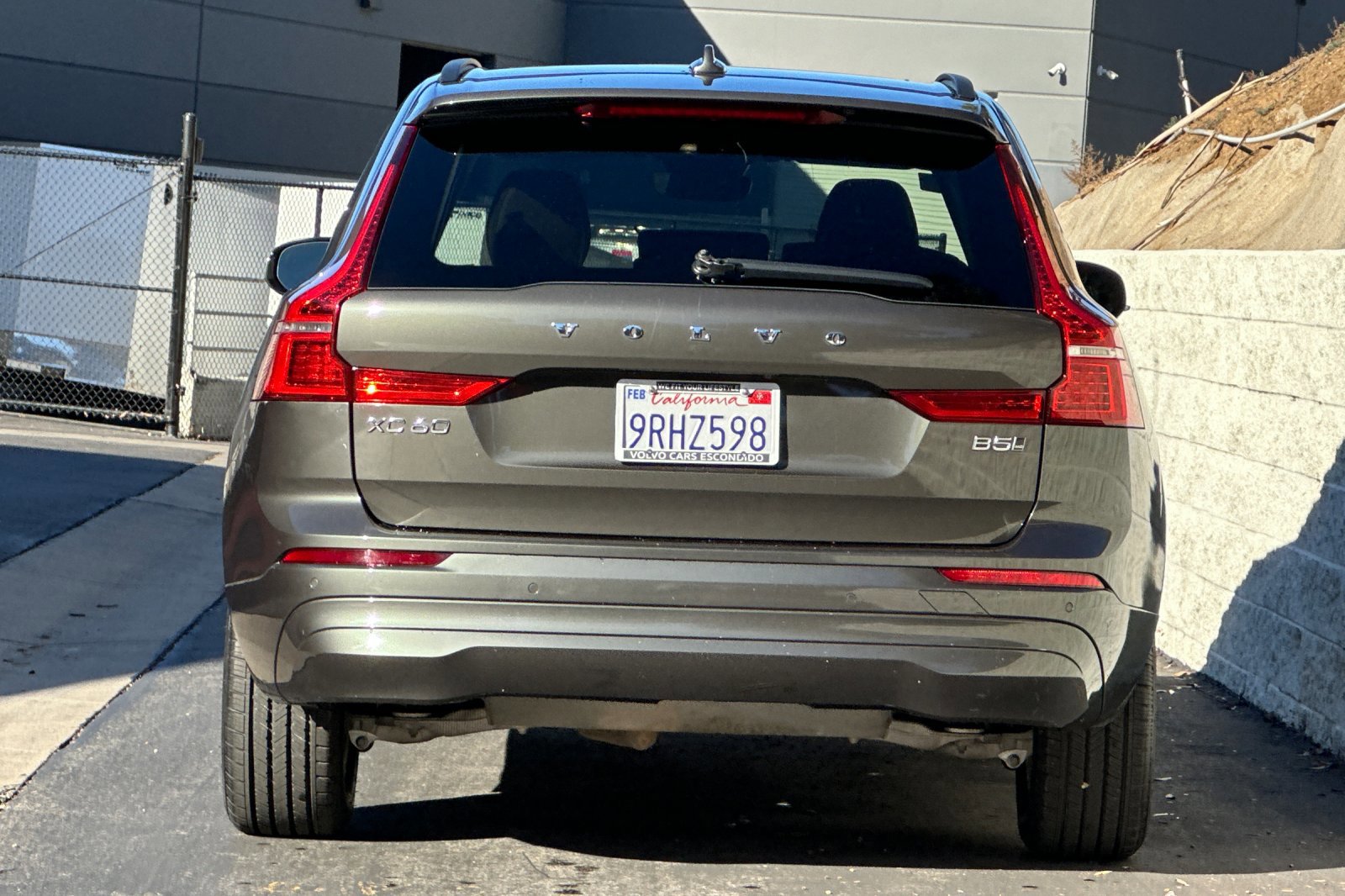 Certified 2022 Volvo XC60 B5 Momentum image 5