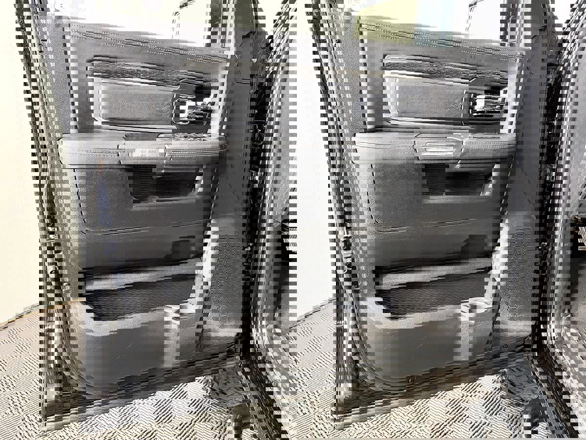 Used 2015 RAM 1500 Laramie Limited image 33