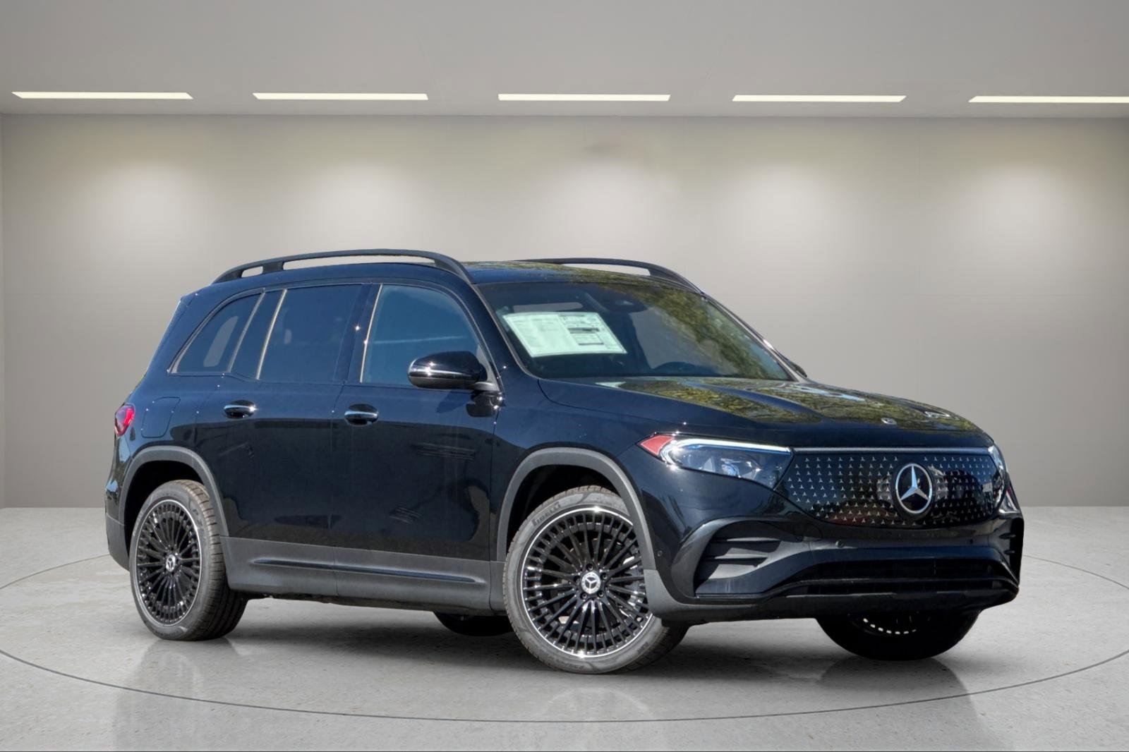 Used 2024 Mercedes-Benz EQB 300 4MATIC image 2