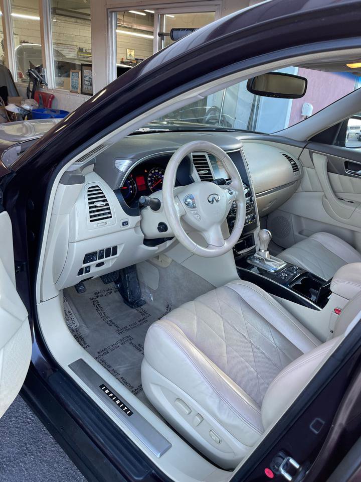 Used 2010 INFINITI FX35 FX35 AWD w/ Navigation Pkg image 12