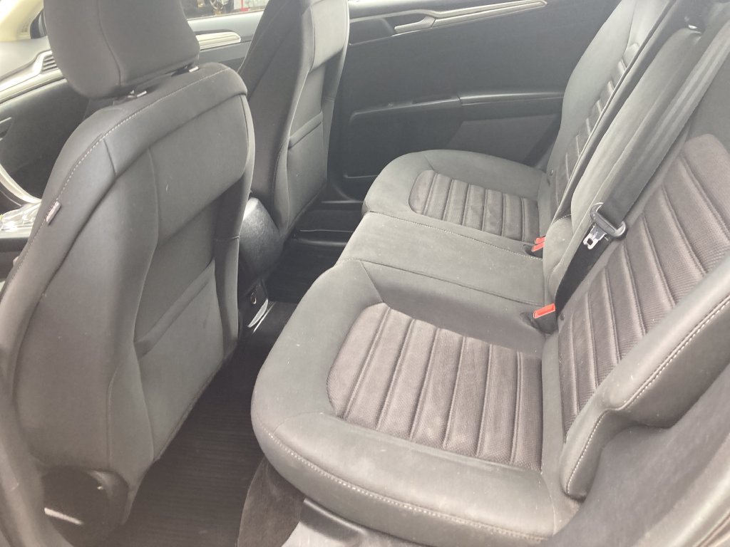 Used 2018 Ford Fusion SE FWD image 32