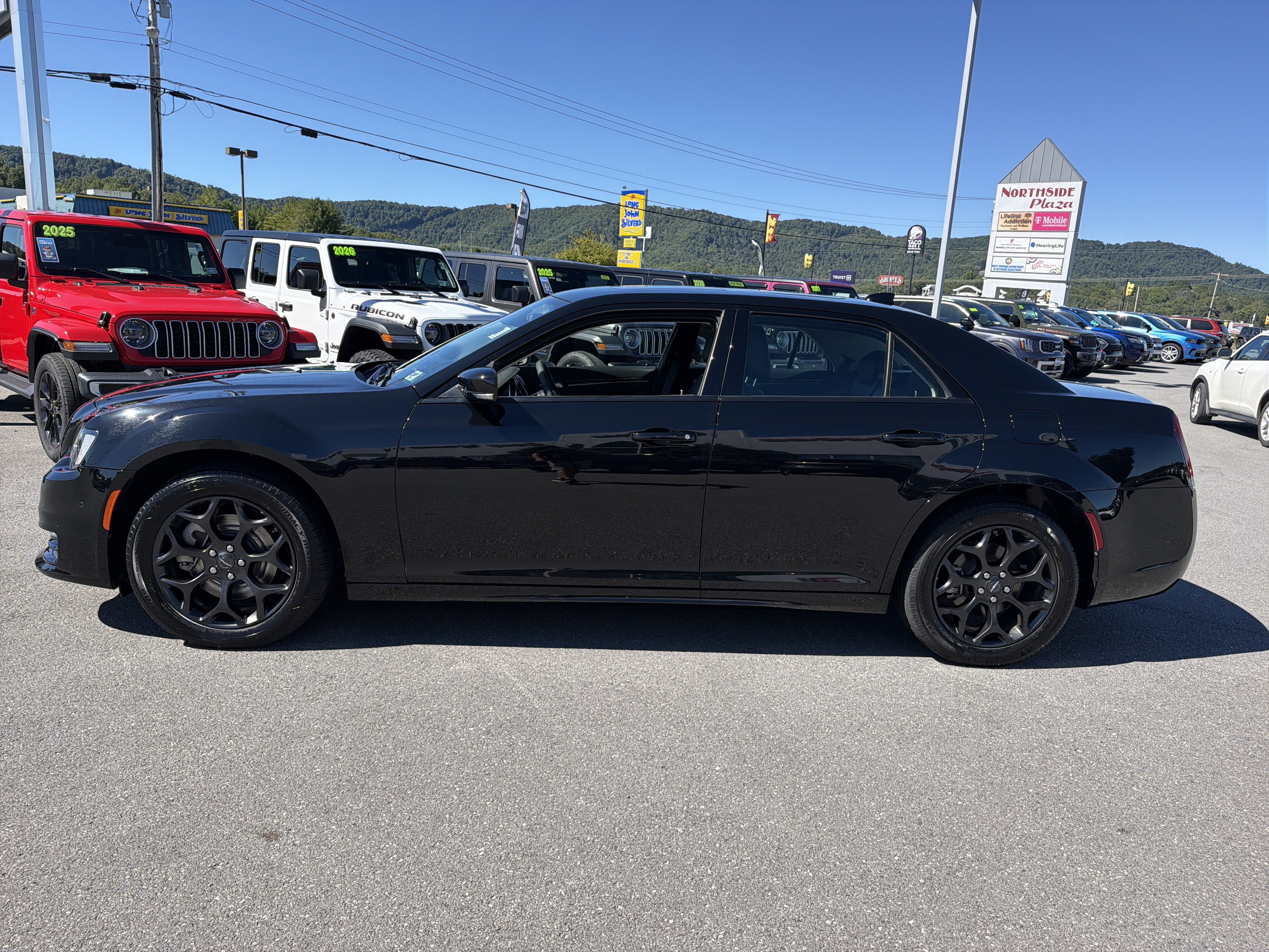 Used 2023 Chrysler 300 Touring L w/ Popular Equipment Group AWD/4WD image 11