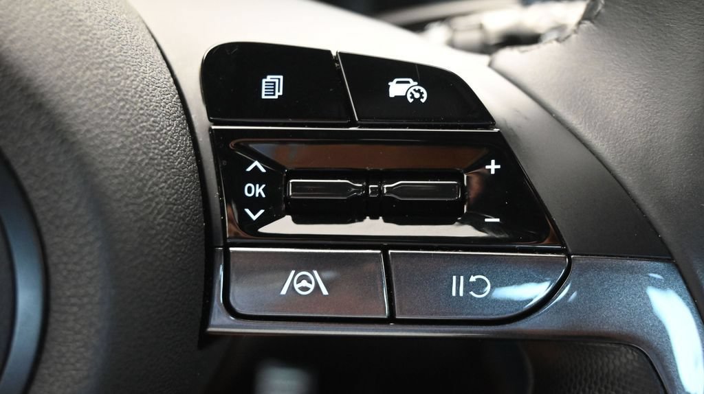 Certified 2025 Hyundai Elantra Sport FWD image 30