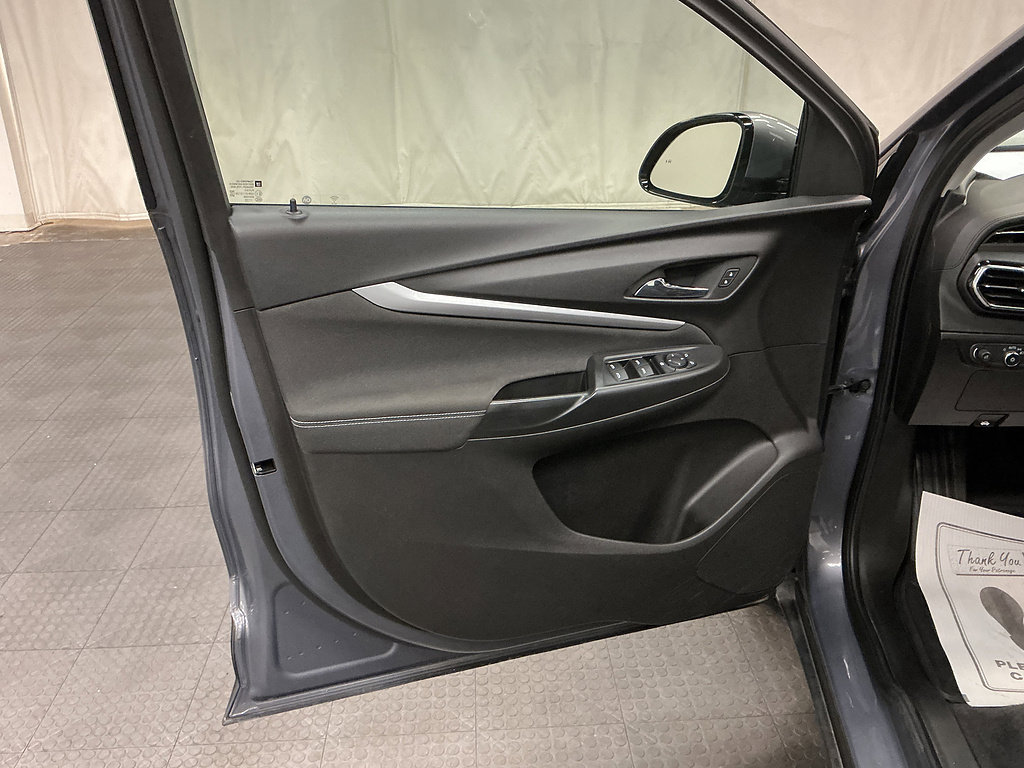 Used 2022 Chevrolet Bolt EUV LT w/ Comfort Package FWD image 23