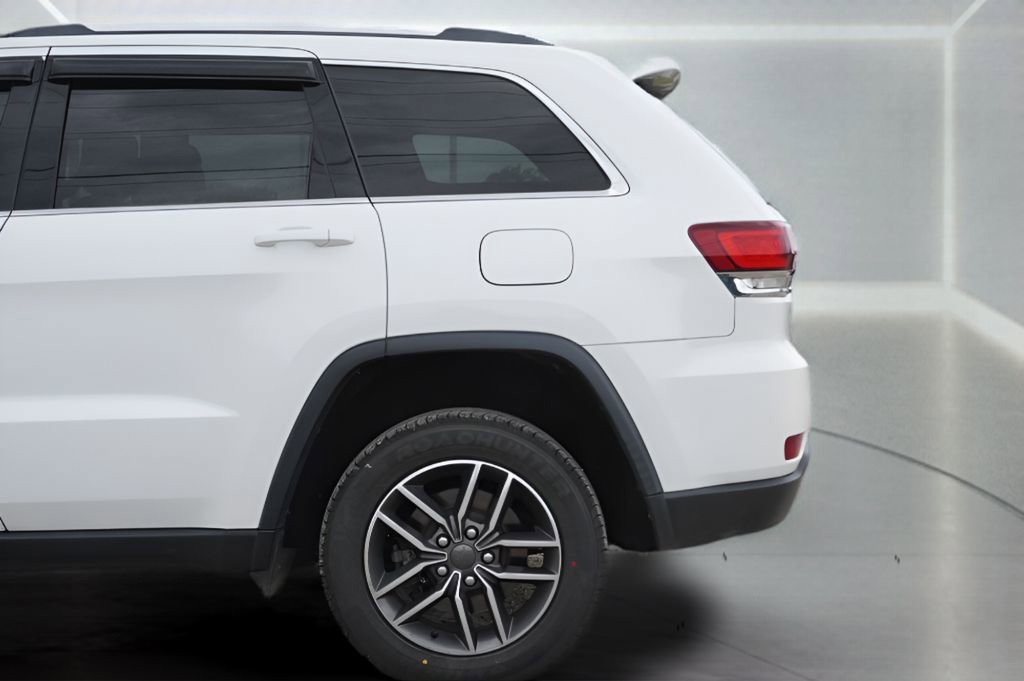Used 2020 Jeep Grand Cherokee Laredo w/ Security & Convenience Group AWD/4WD image 35