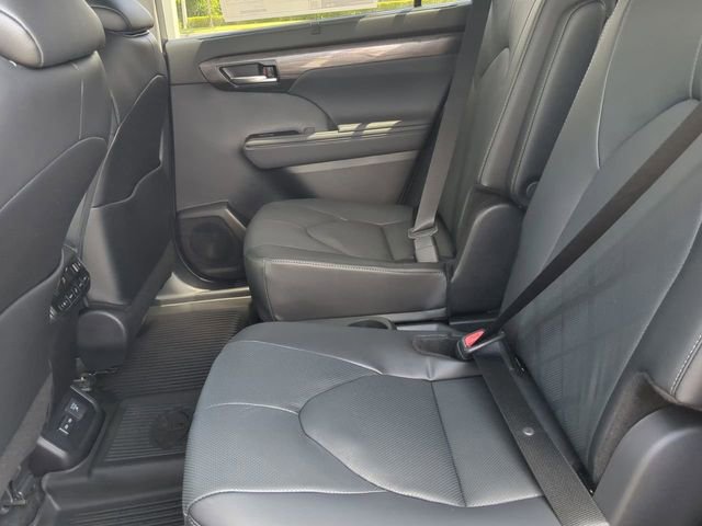 New 2026 Toyota Highlander Platinum AWD/4WD image 14