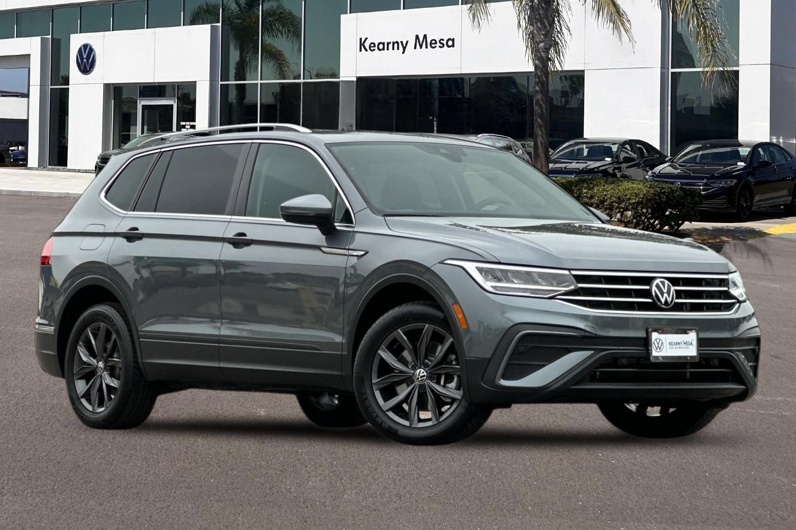 Used 2023 Volkswagen Tiguan SE FWD image 2