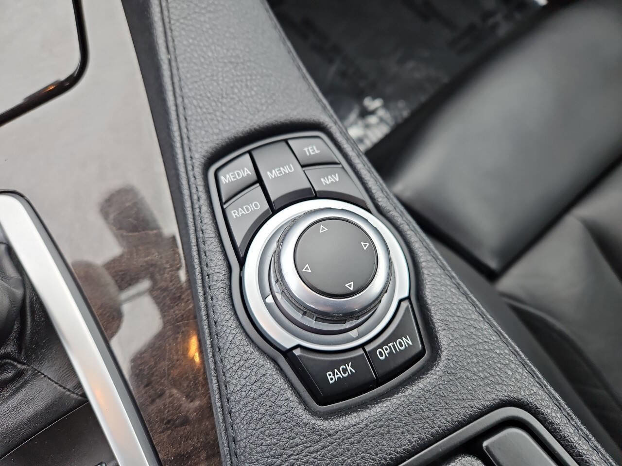 Used 2013 BMW 650i xDrive Convertible image 24