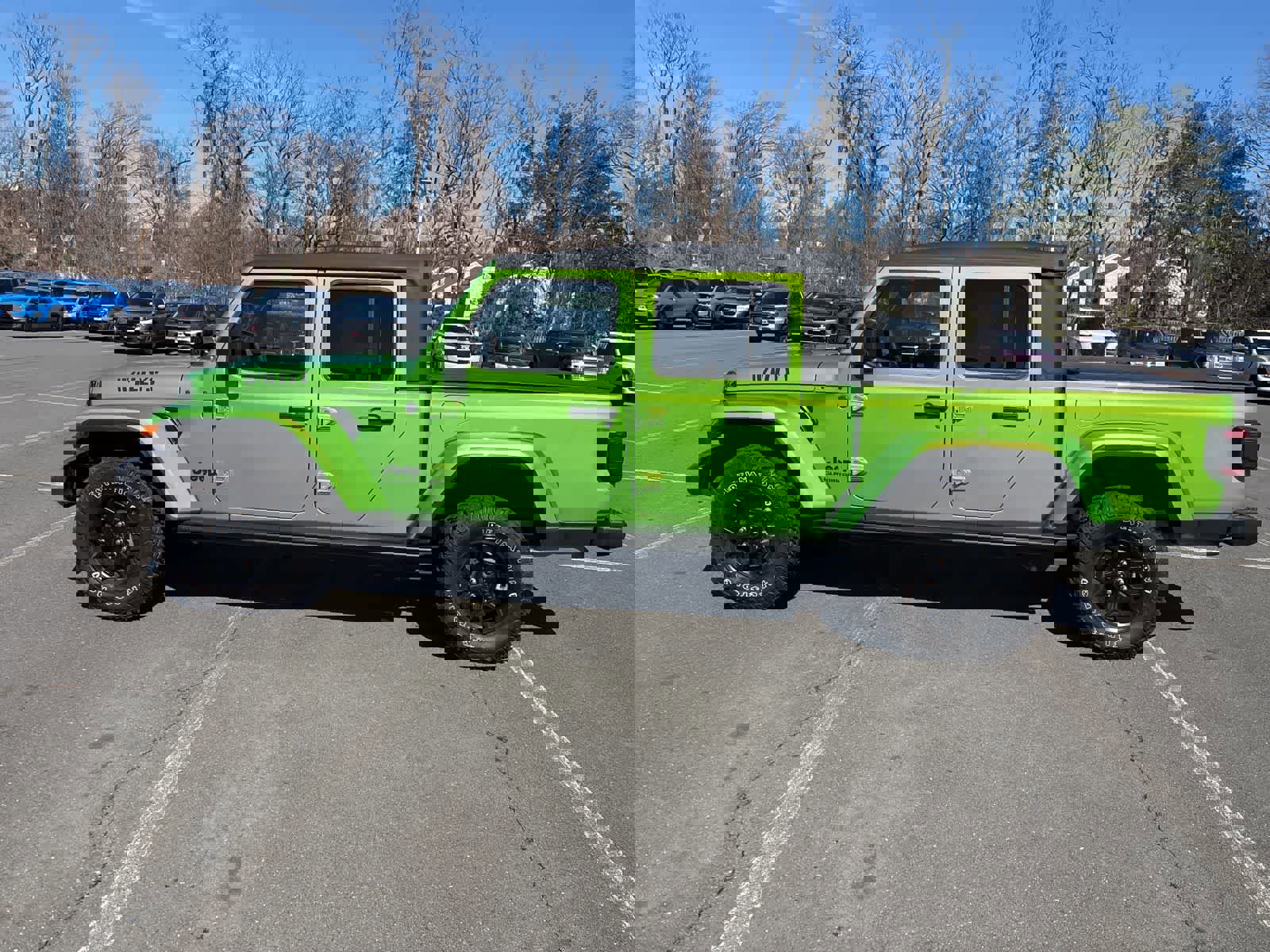 Used 2025 Jeep Gladiator Sport image 24