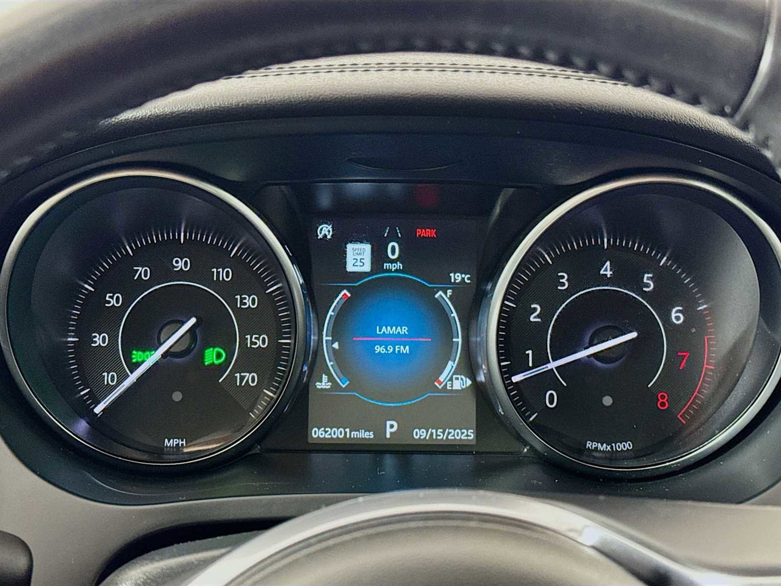 Used 2020 Jaguar E-PACE SE image 12