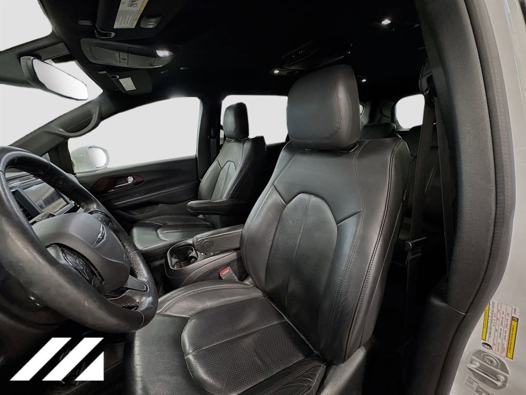Used 2020 Chrysler Pacifica Touring-L FWD image 22