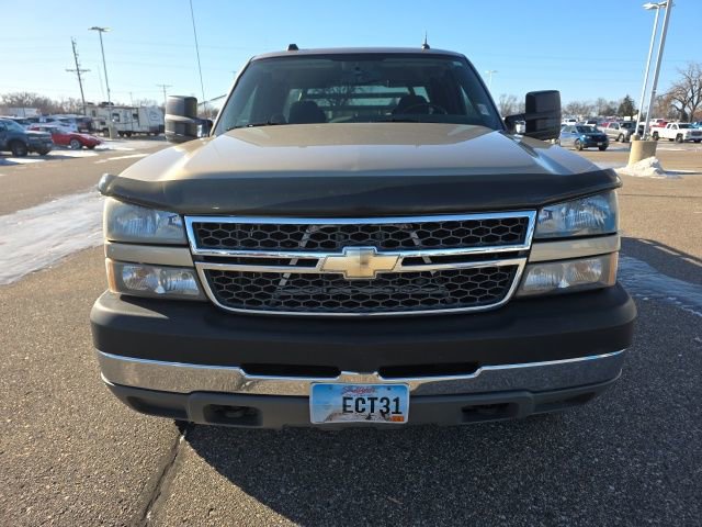 Used 2005 Chevrolet Silverado 2500 LS w/ Skid Plate Package AWD/4WD image 2