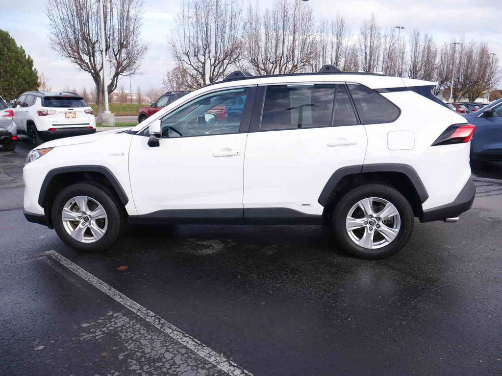 Used 2021 Toyota RAV4 XLE image 16