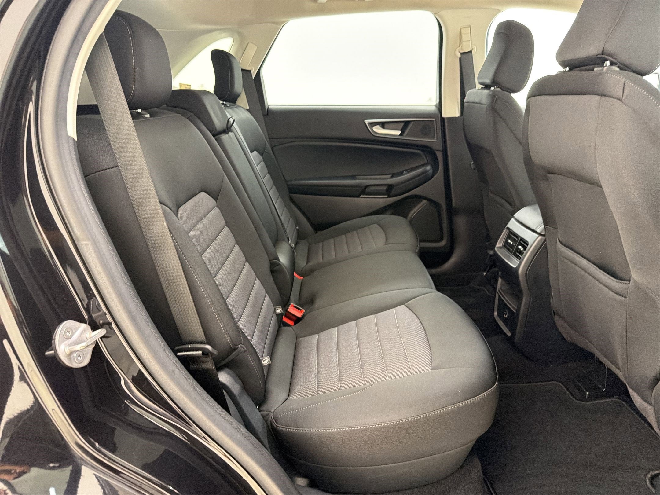 Used 2022 Ford Edge SE w/ Black Appearance Package AWD/4WD image 27