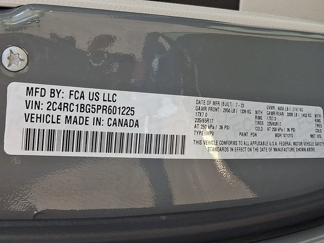Used 2023 Chrysler Pacifica Touring-L FWD image 27