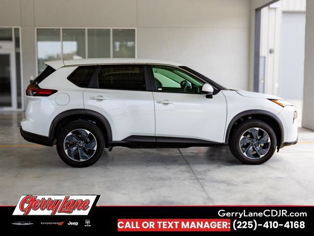 Used 2025 Nissan Rogue SV AWD/4WD image 3
