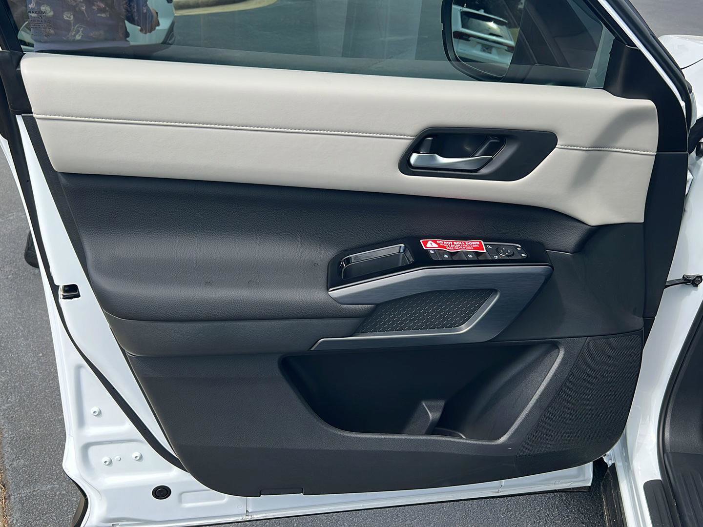 New 2026 Nissan Pathfinder SL w/ SL Premium Package image 18