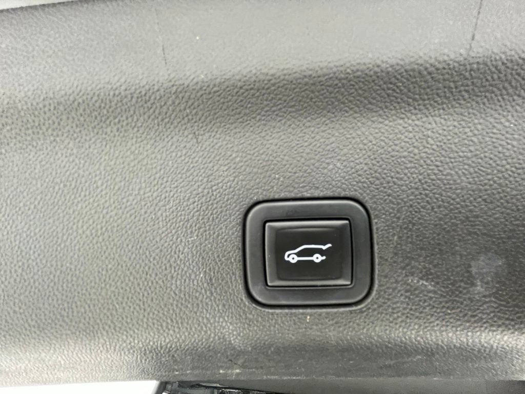 Used 2021 Chevrolet Tahoe Premier w/ Premium Package AWD/4WD image 9
