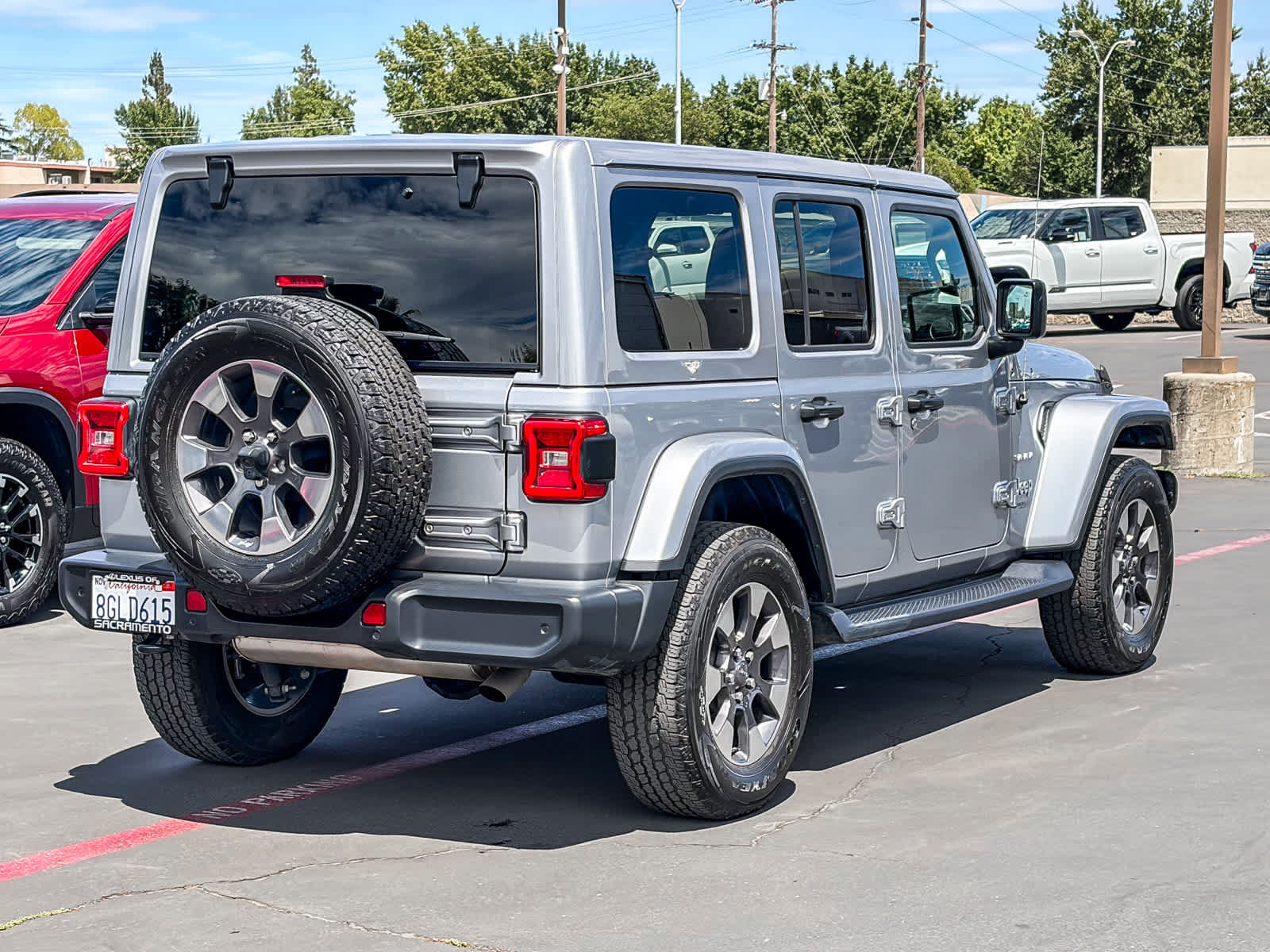Used 2018 Jeep Wrangler Unlimited Sahara AWD/4WD image 4