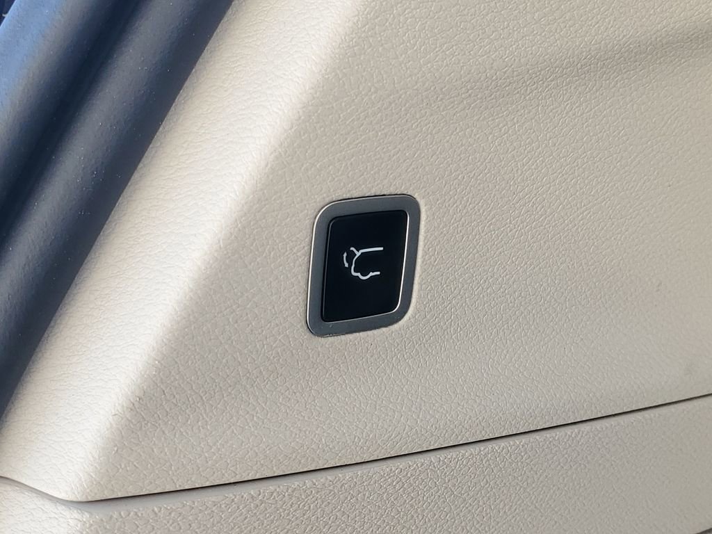 Used 2024 Chrysler Pacifica Limited FWD image 7