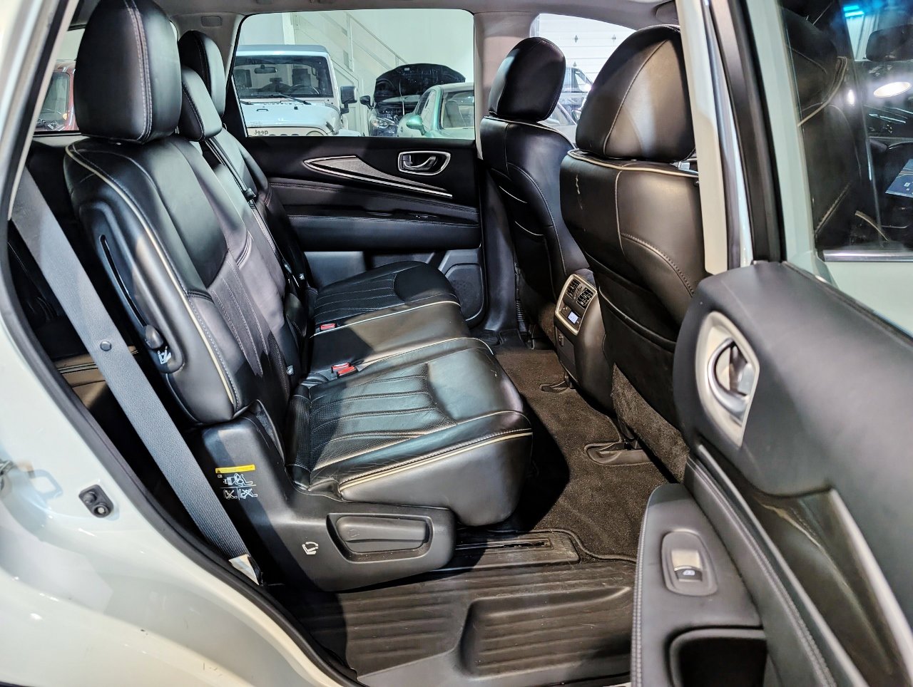 Used 2016 INFINITI QX60 Luxe w/ Premium Plus Package image 27