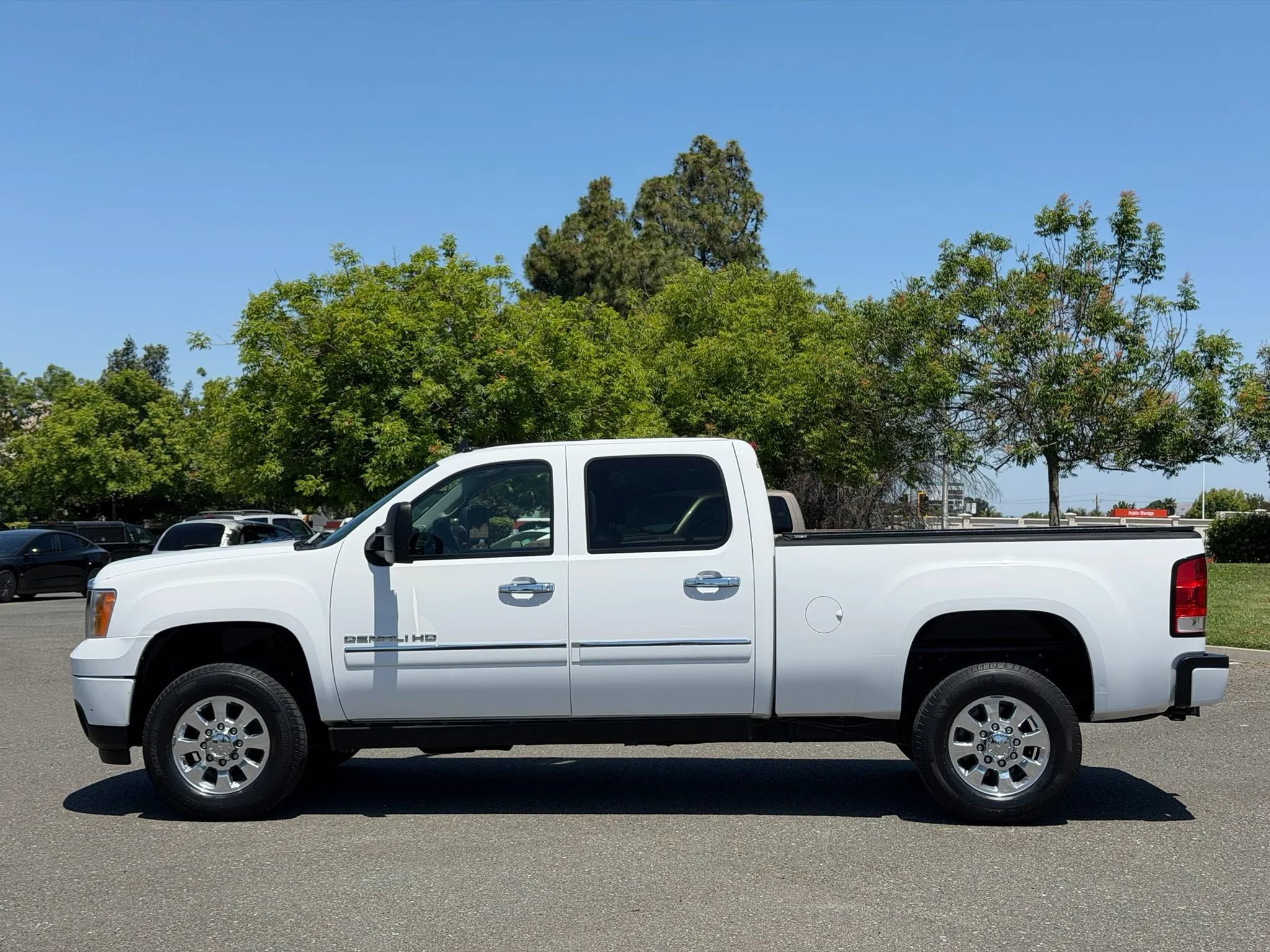 Used 2011 GMC Sierra 3500 Denali w/ Suspension Package, Off-Road AWD/4WD image 2
