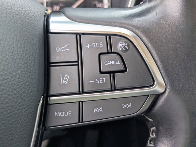 Used 2020 Toyota Highlander XLE image 25