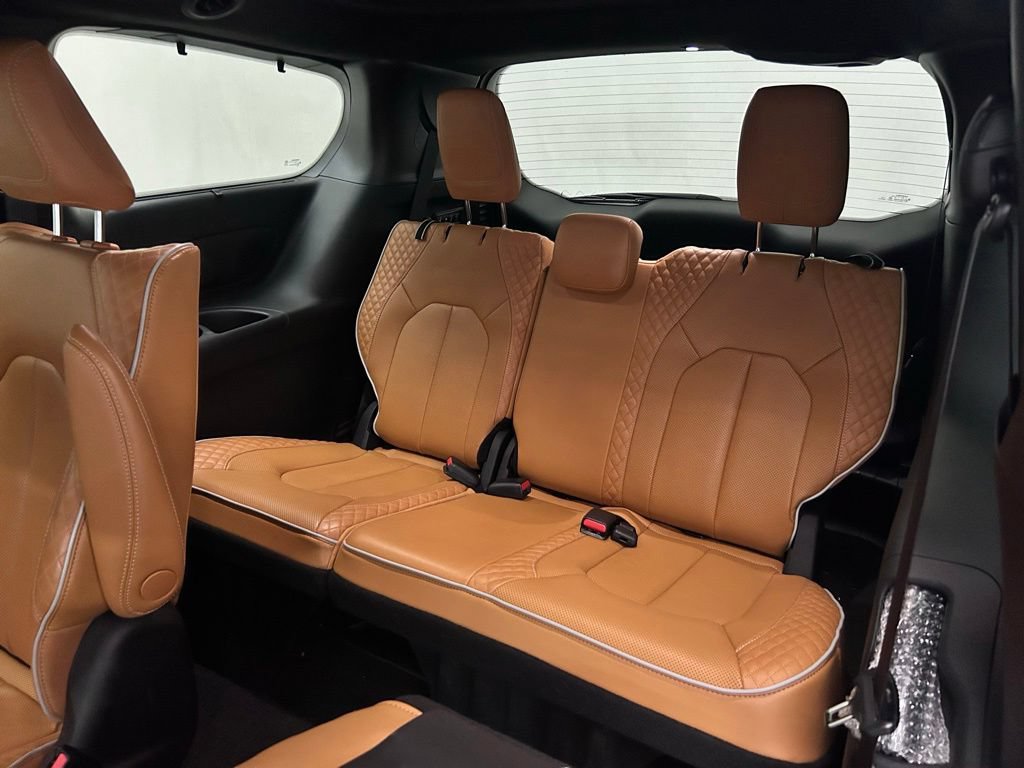 Certified 2022 Chrysler Pacifica Pinnacle AWD/4WD image 15