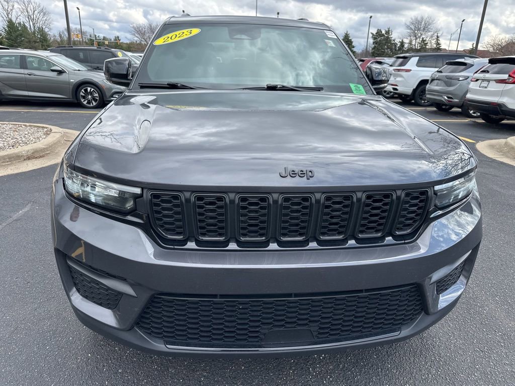 Used 2023 Jeep Grand Cherokee Altitude image 2