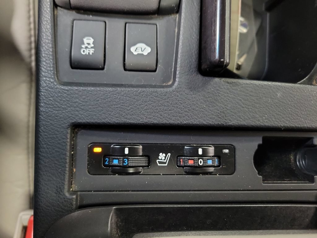 Used 2015 Lexus RX 450h AWD image 17
