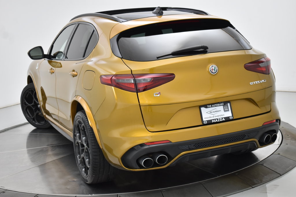 Used 2022 Alfa Romeo Stelvio Quadrifoglio w/ Active Assist Plus Package AWD/4WD image 11